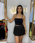 Falda Plisada y Top Negro